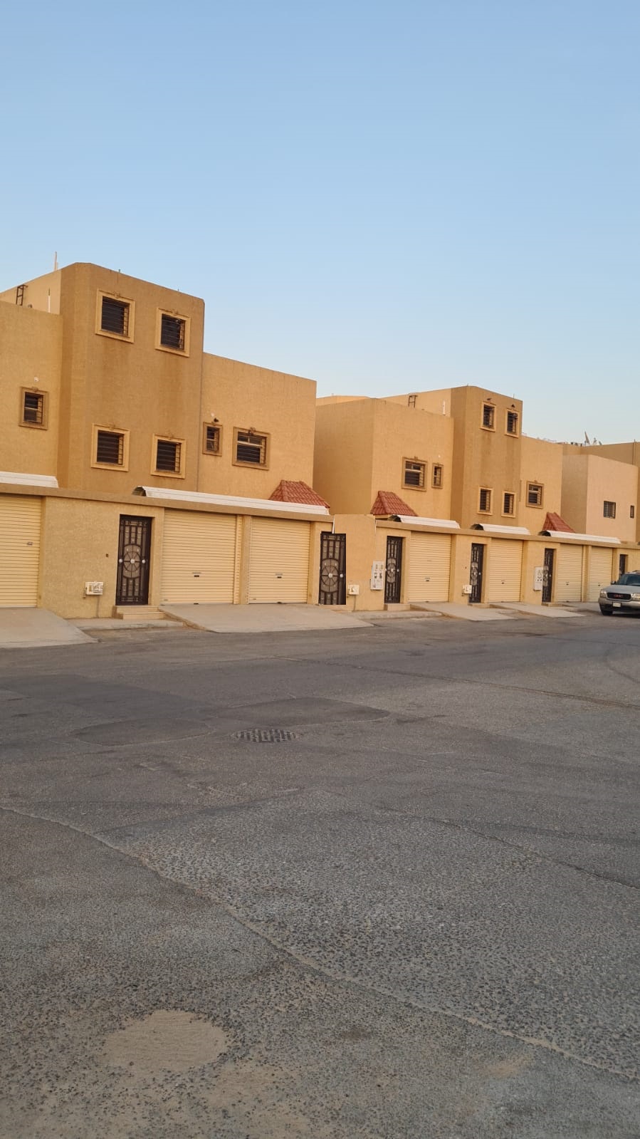 للبيع عمارتين كل عماره 4وحدات بحي المروج بعنيزة