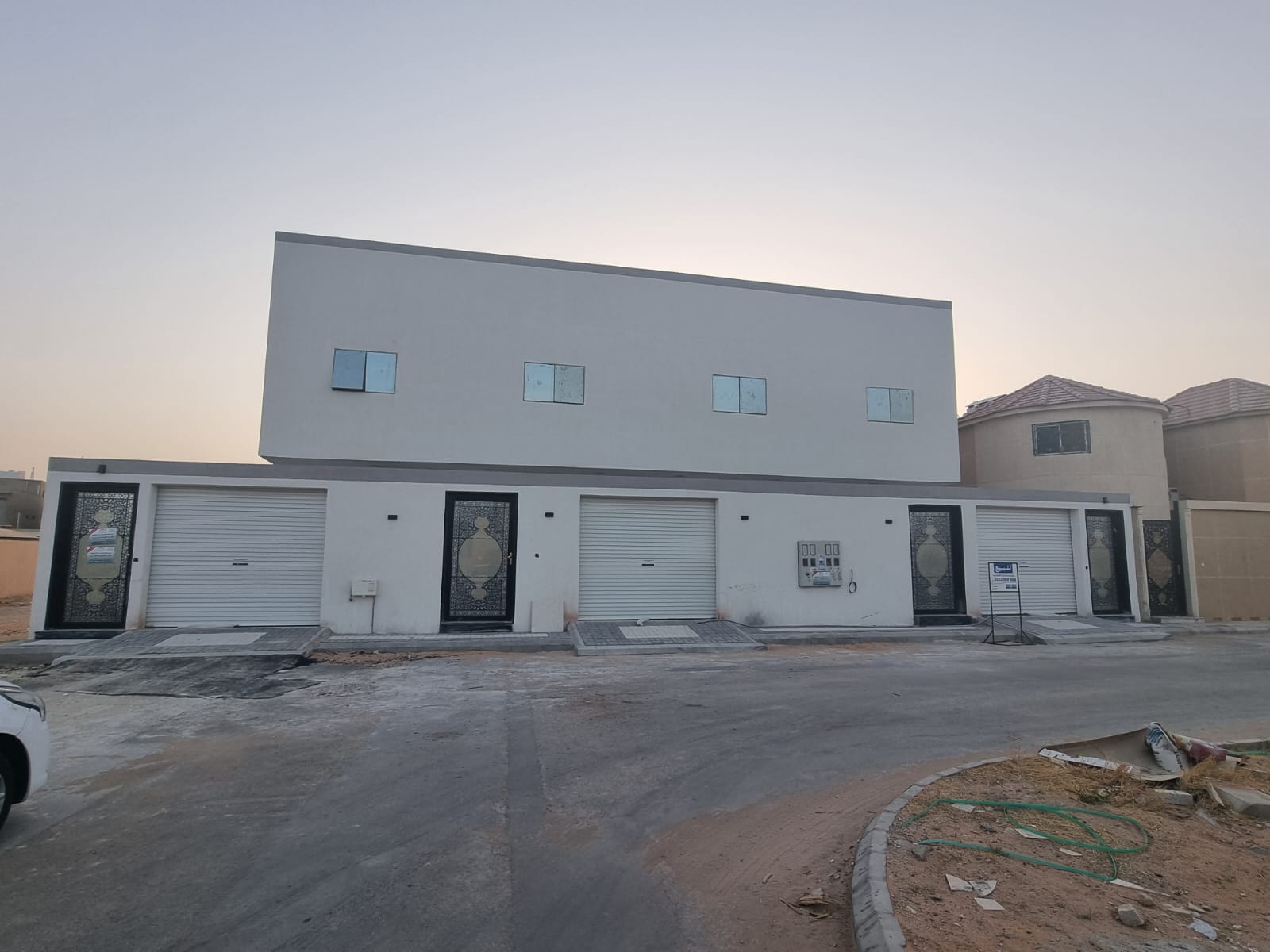 للبيع دور وشقتين بحي النخيل بعنيزة مساحه 444 متر