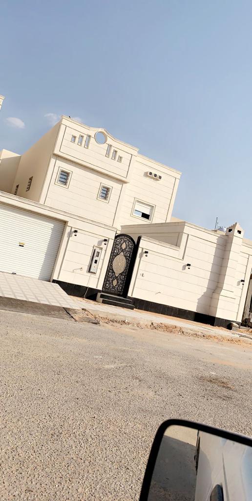 للبيع فله بحي الصهيل شرق عنيزة مساحه 324 متر